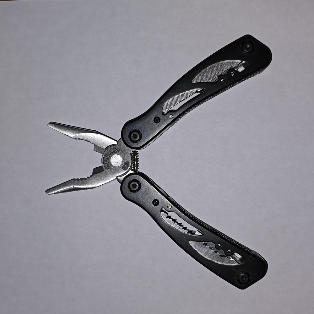 Knife for outdoor indoor use like new